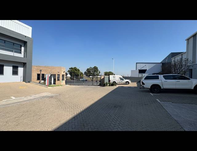 501M² WAREHOUSE TO LET IN LONGLAKE